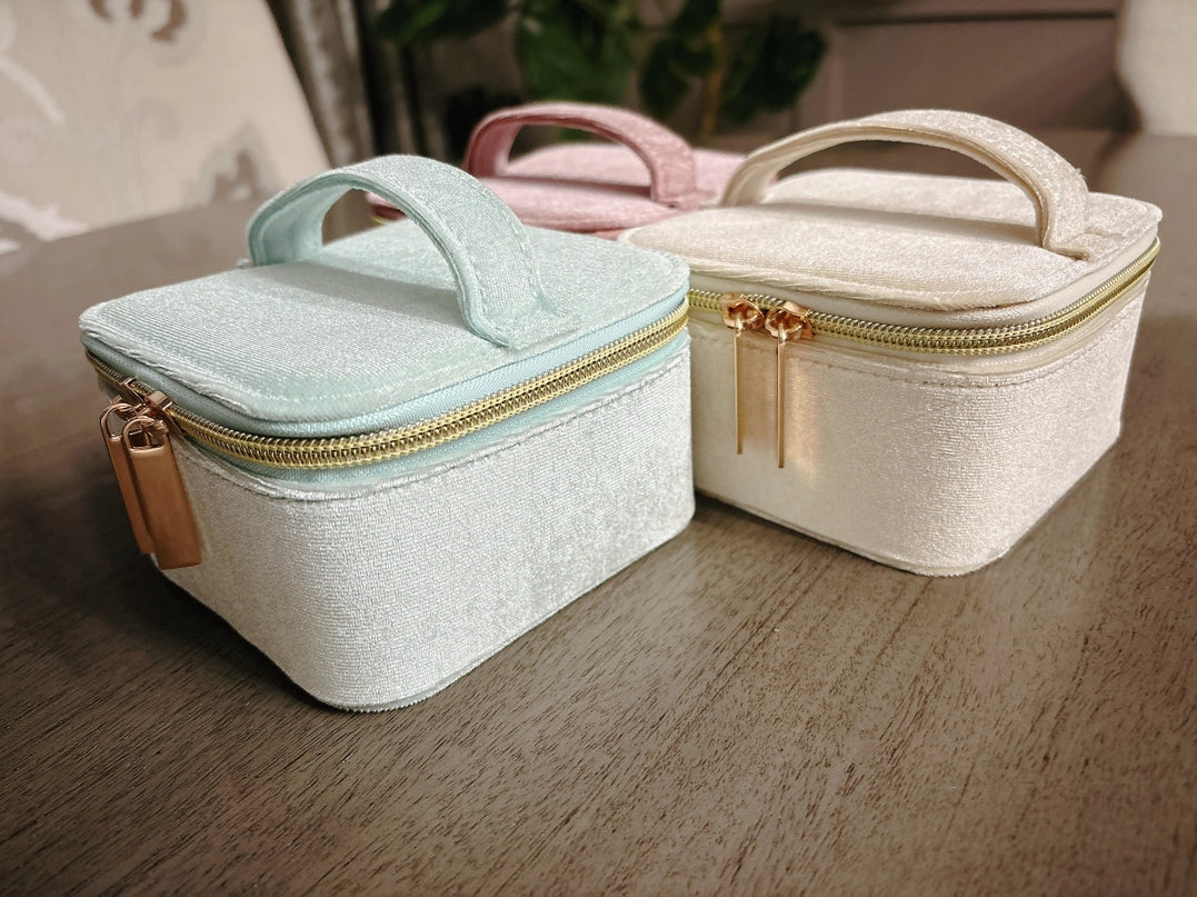 Fold-Out Jewelry Case