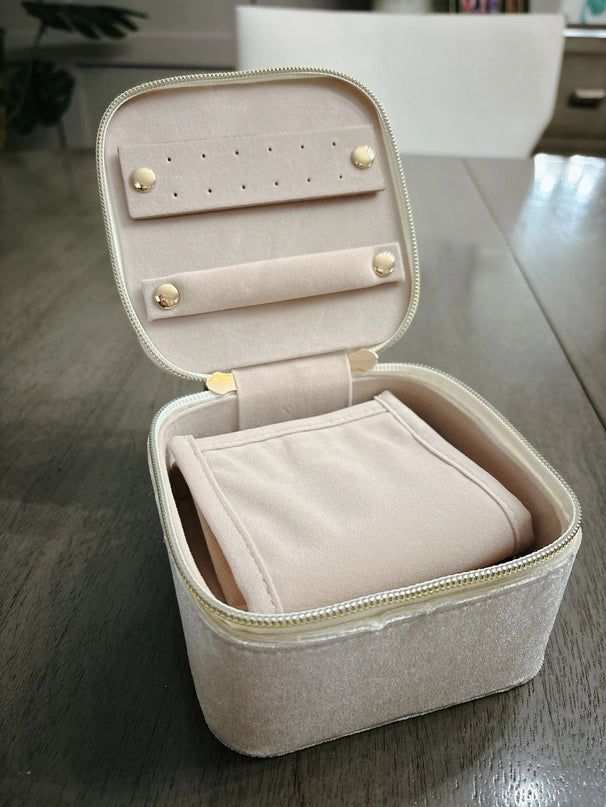 Fold-Out Jewelry Case