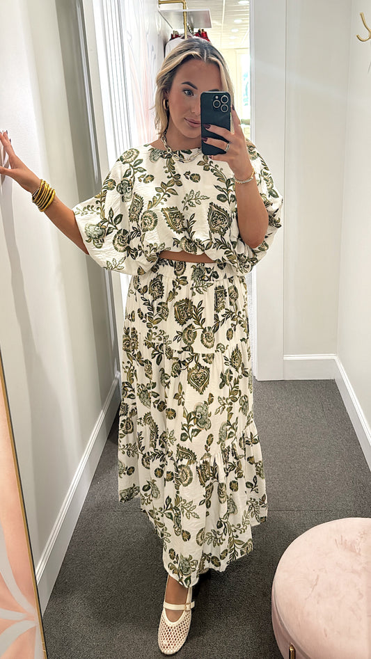 Patio Views Skirt Set