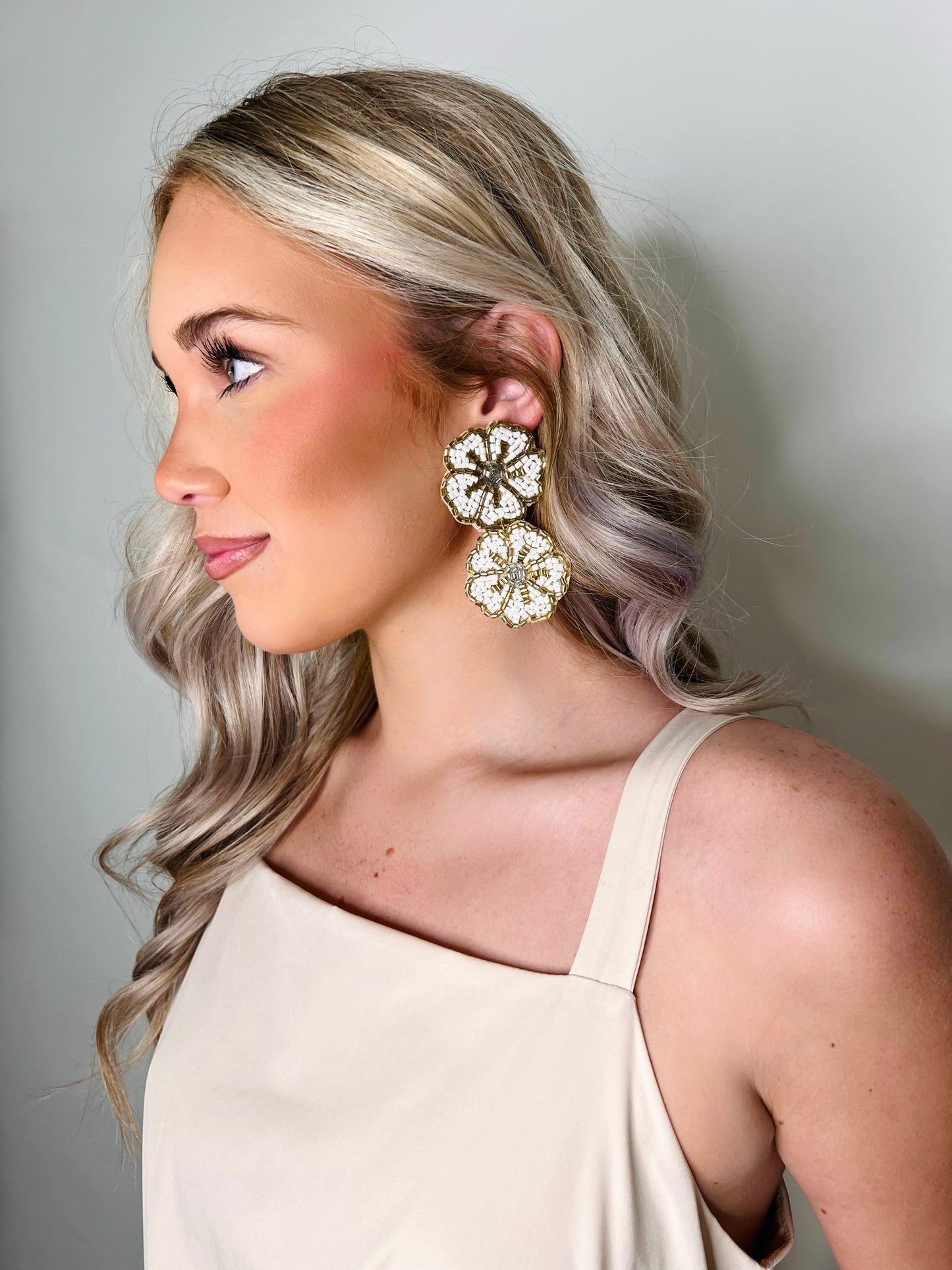 Flower Beaded Earrings - White