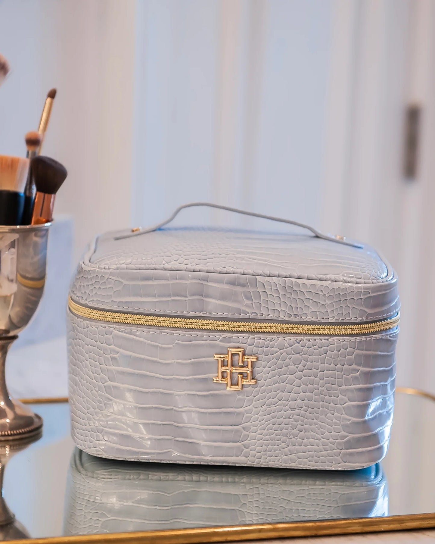 CAROLINE HILL | Hampton Train Case Baby Blue EC